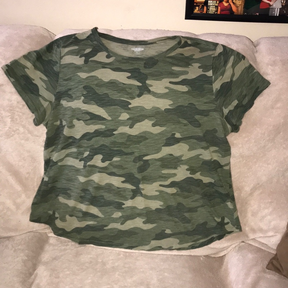 Old Navy green Camo print XL short sleeved shirt 💕